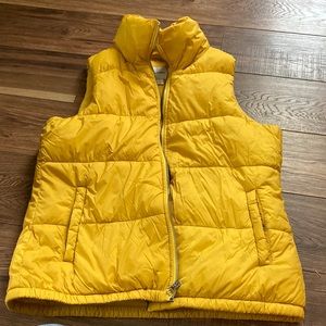 Mustard Puffer Vest Old Navy size medium